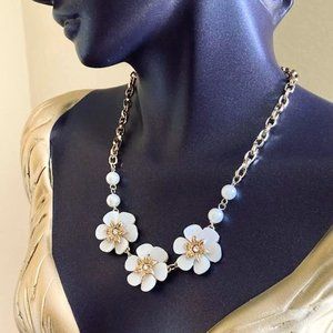 🌴Banana Republic Flower Pearl Necklace White Gold Rhinestone Tropical Necklace